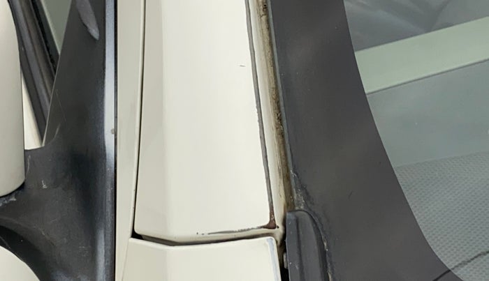 2015 Toyota Etios Liva G, Petrol, Manual, 56,351 km, Right A pillar - Slightly rusted