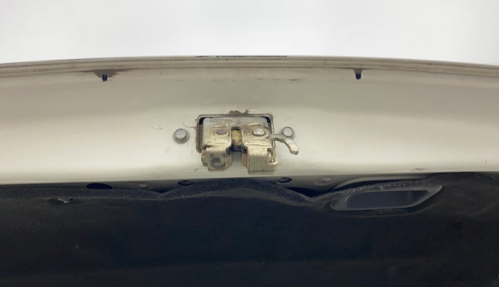 2015 Toyota Etios Liva G, Petrol, Manual, 56,351 km, Dicky (Boot door) - Trim lock has minor damage
