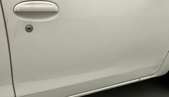 2015 Toyota Etios Liva G, Petrol, Manual, 56,351 km, Driver-side door - Slightly dented
