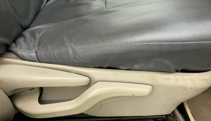 2015 Toyota Etios Liva G, Petrol, Manual, 56,351 km, Driver Side Adjustment Panel