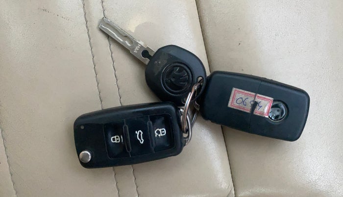 2015 Skoda Rapid 1.5 TDI CR AMBITION PLUS, Diesel, Manual, 75,393 km, Key Close Up