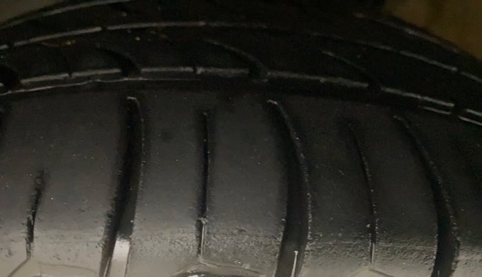 2015 Skoda Rapid 1.5 TDI CR AMBITION PLUS, Diesel, Manual, 75,393 km, Left Front Tyre Tread