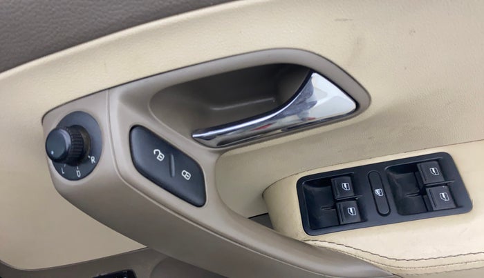 2015 Skoda Rapid 1.5 TDI CR AMBITION PLUS, Diesel, Manual, 75,393 km, Driver Side Door Panels Control