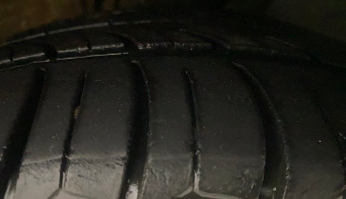 2015 Skoda Rapid 1.5 TDI CR AMBITION PLUS, Diesel, Manual, 75,393 km, Right Front Tyre Tread