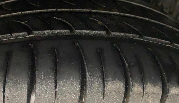 2015 Skoda Rapid 1.5 TDI CR AMBITION PLUS, Diesel, Manual, 75,393 km, Right Rear Tyre Tread