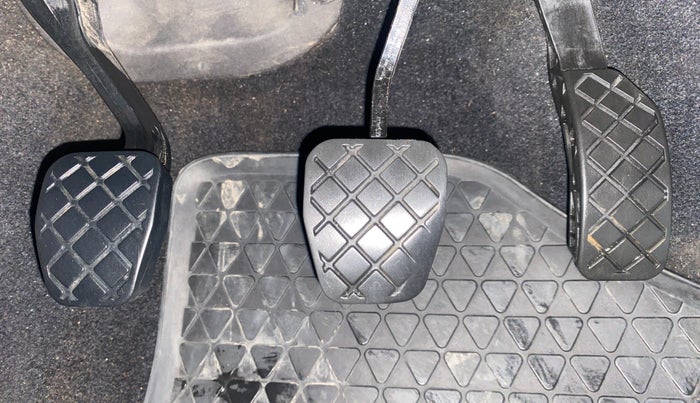 2015 Skoda Rapid 1.5 TDI CR AMBITION PLUS, Diesel, Manual, 75,393 km, Pedals