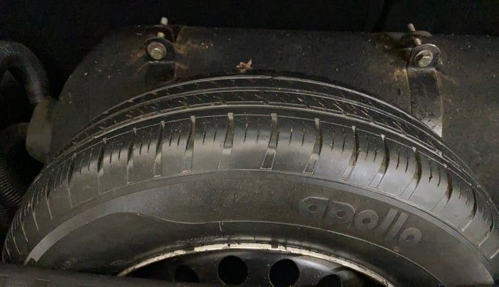 2015 Maruti Swift VXI, CNG, Manual, 75,871 km, Spare Tyre