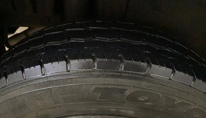 2015 Maruti Swift VXI, CNG, Manual, 75,871 km, Right Rear Tyre Tread