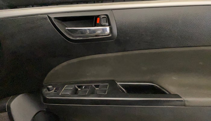 2015 Maruti Swift VXI, CNG, Manual, 75,871 km, Driver Side Door Panels Control