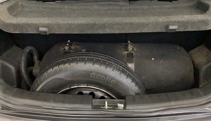 2015 Maruti Swift VXI, CNG, Manual, 75,871 km, Boot Inside