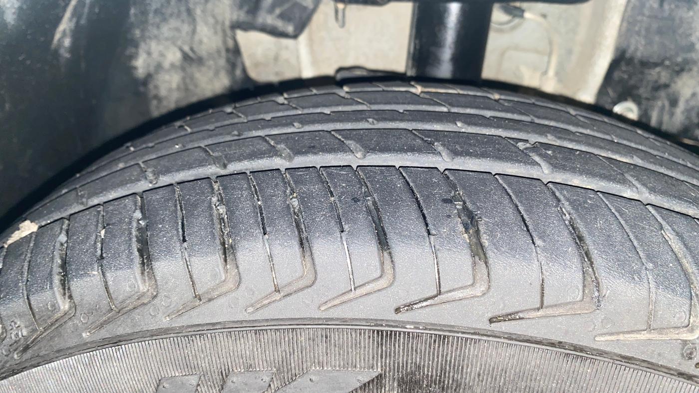 2018 Tata Tiago XM PETROL, Petrol, Manual, 65,078 km, Right Front Tyre Tread