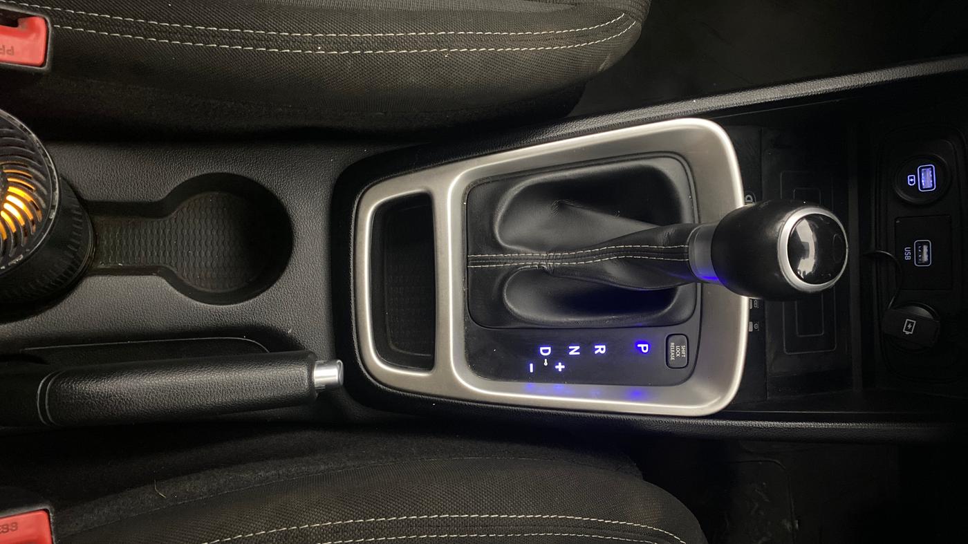 2019 Hyundai VENUE SX PLUS 1.0 TURBO DCT, Petrol, Automatic, 52,745 km, Gear Lever