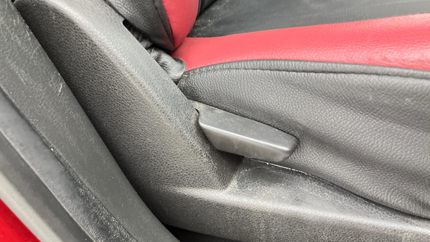2018 Renault Duster RXS CVT, Petrol, Automatic, 73,108 km, Driver Side Adjustment Panel