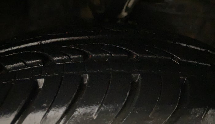 2012 Hyundai i10 SPORTZ 1.2 AT, Petrol, Automatic, 16,568 km, Right Front Tyre Tread