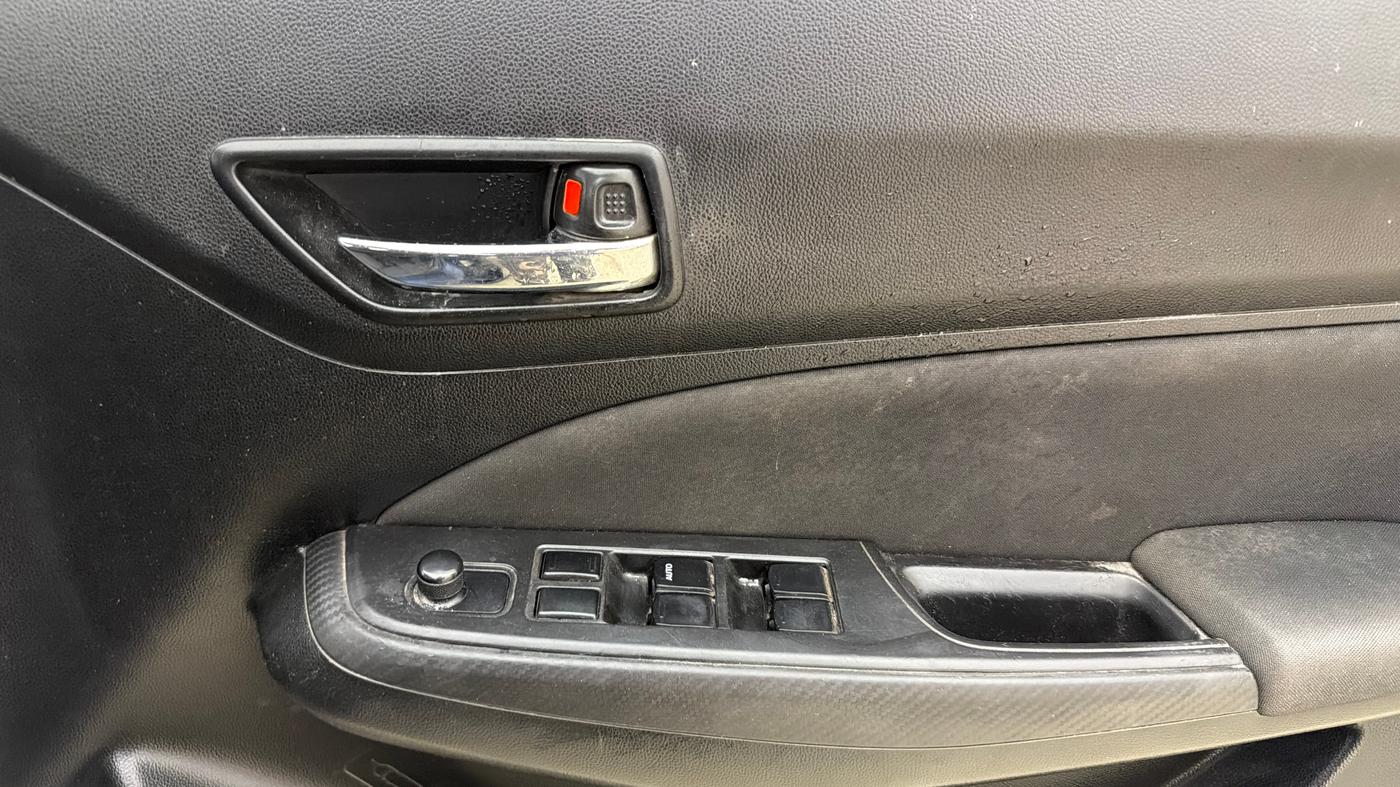 2018 Maruti Swift VXI, Petrol, Manual, 77,143 km, Driver Side Door Panels Control