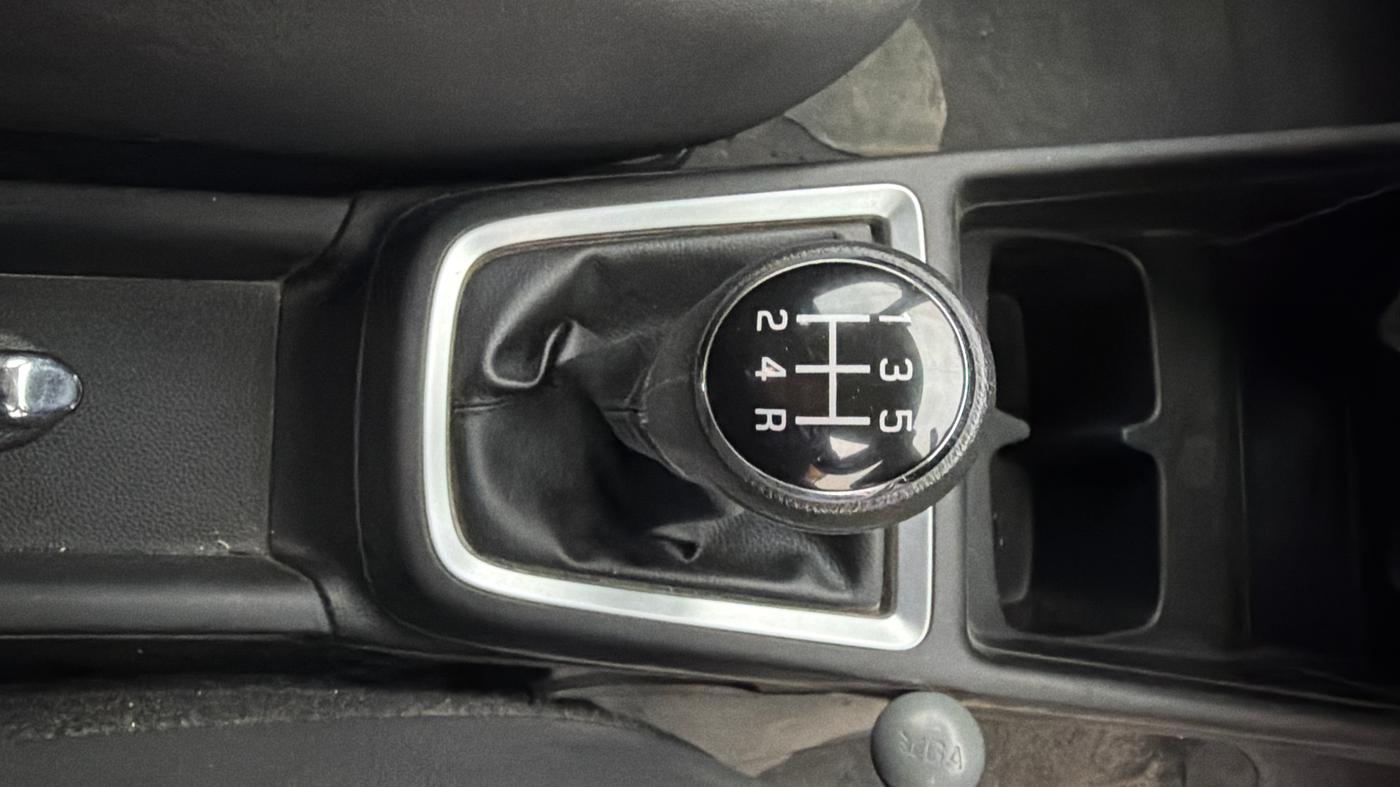 2018 Maruti Swift VXI, Petrol, Manual, 77,143 km, Gear Lever