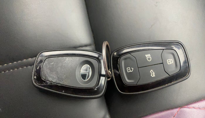 2020 Tata NEXON XZ PLUS PETROL, Petrol, Manual, 1,03,943 km, Key Close Up