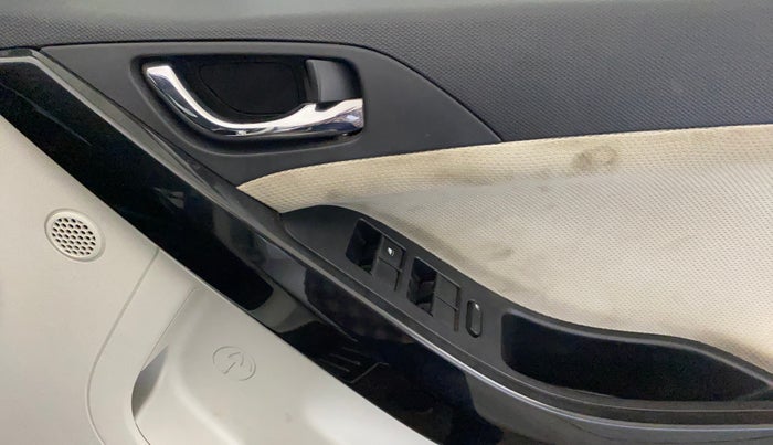 2021 Tata NEXON XZA PLUS (O) PETROL, Petrol, Automatic, 49,367 km, Driver Side Door Panels Control