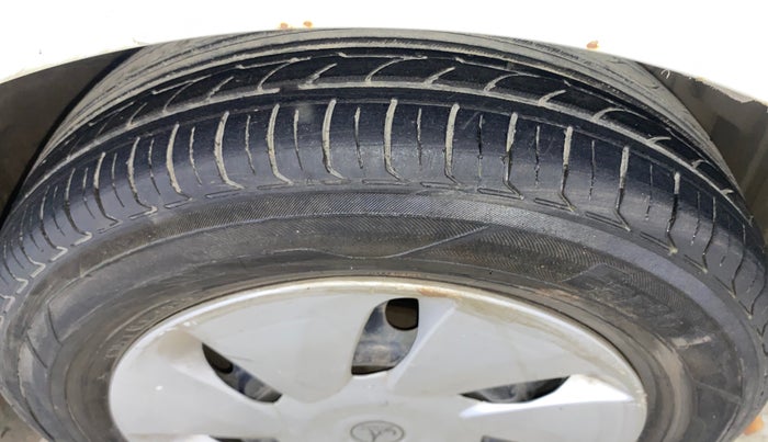 2014 Maruti Celerio VXI CNG, CNG, Manual, 97,471 km, Right Front Tyre Tread