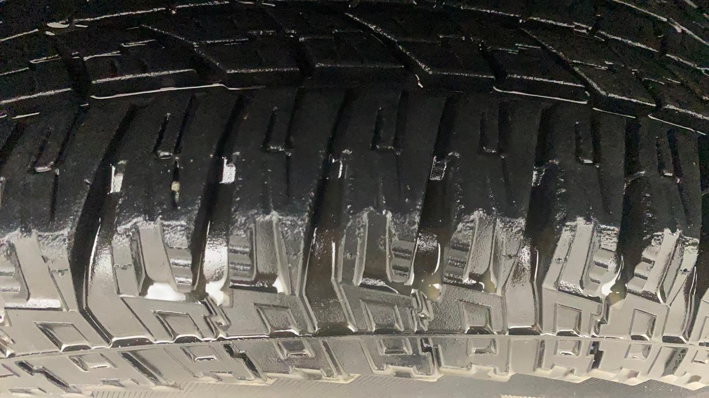 2014 Nissan Terrano XL (P), Petrol, Manual, 1,24,832 km, Left Front Tyre Tread