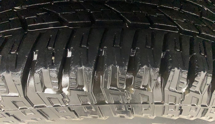 2014 Nissan Terrano XL (P), Petrol, Manual, 1,24,832 km, Left Front Tyre Tread