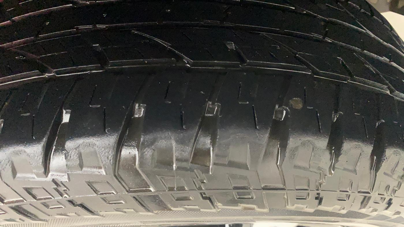 2014 Nissan Terrano XL (P), Petrol, Manual, 1,24,832 km, Left Rear Tyre Tread