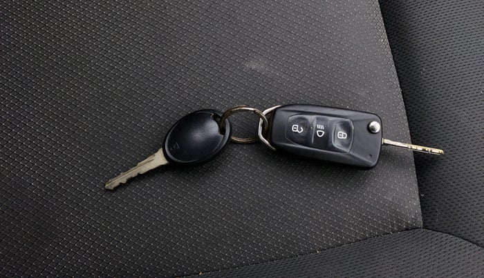 2018 Tata Tiago XT PETROL, Petrol, Manual, 1,26,991 km, Key Close Up