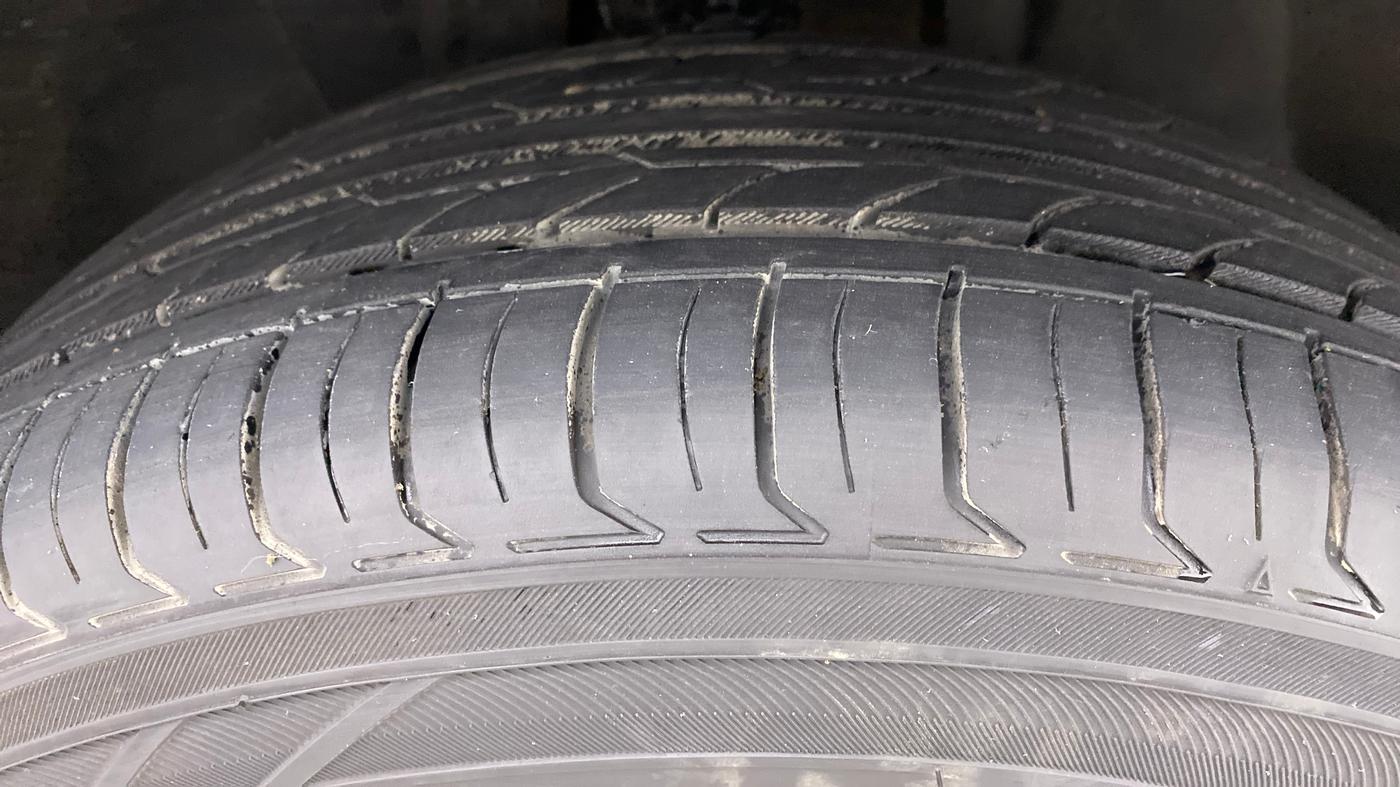 2018 Jeep Compass LIMITED O 1.4 AT, Petrol, Automatic, 36,930 km, Right Front Tyre Tread