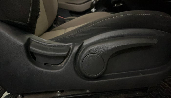 2015 Hyundai Elite i20 ASTA 1.2 (O), Petrol, Manual, 76,959 km, Driver Side Adjustment Panel