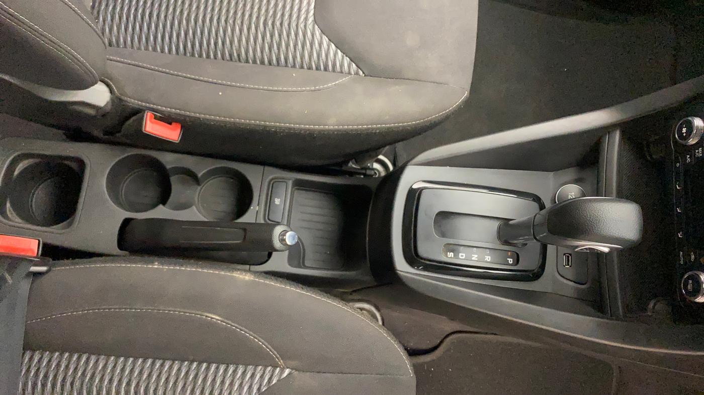 2021 Ford New Figo TITANIUM PLUS 1.2 PETROL AT, Petrol, Automatic, 39,283 km, Gear Lever