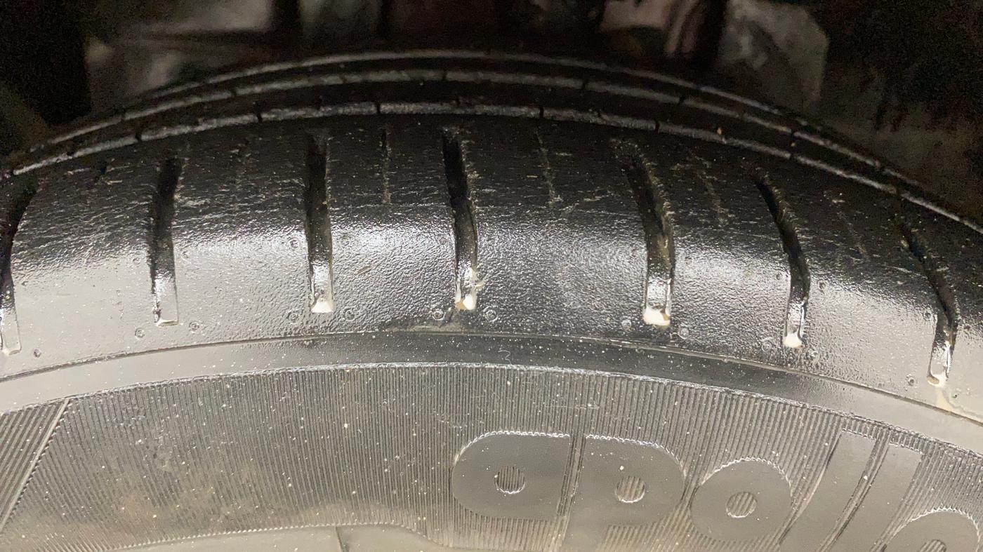 2021 Ford New Figo TITANIUM PLUS 1.2 PETROL AT, Petrol, Automatic, 39,283 km, Left Front Tyre Tread