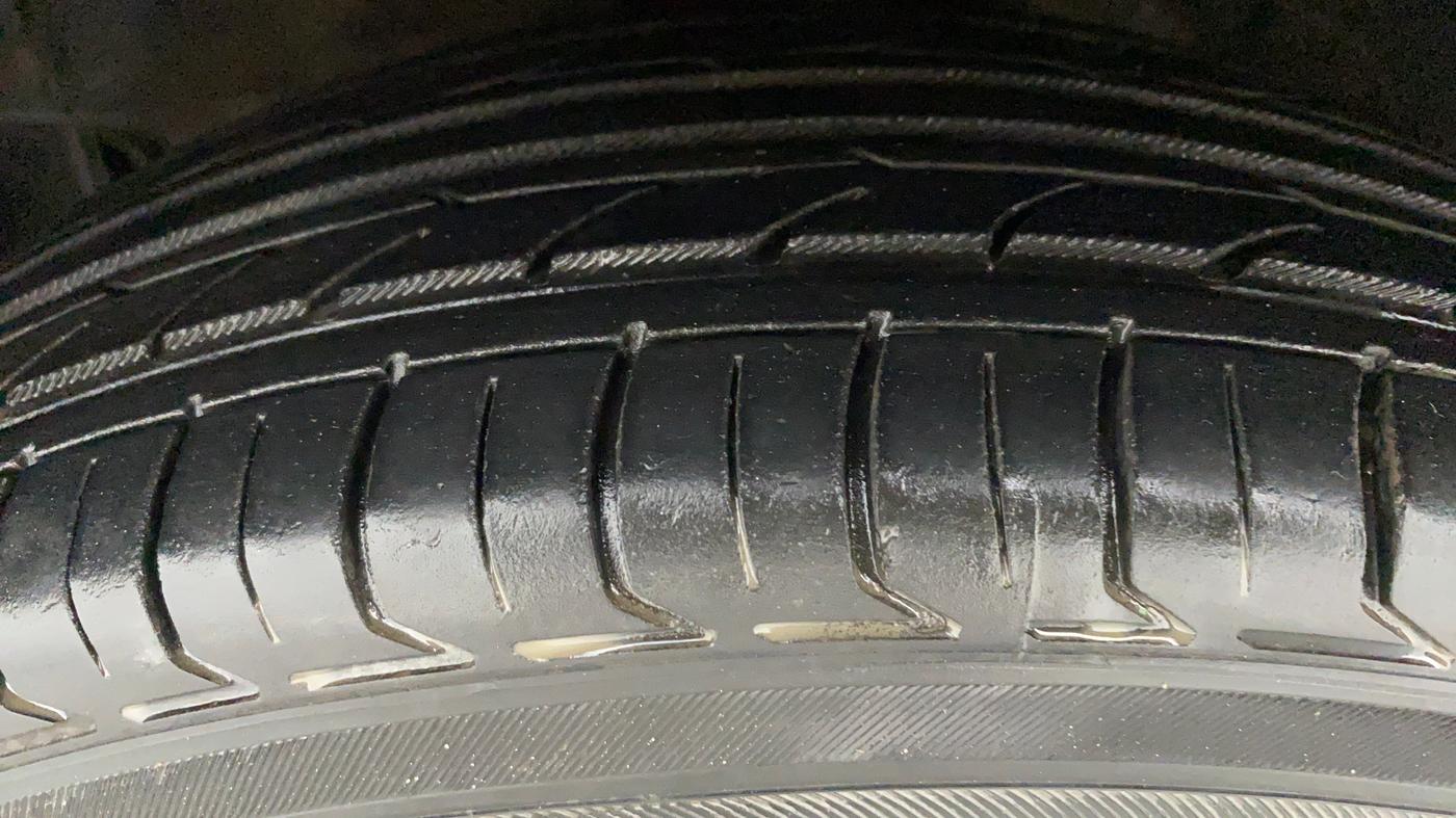 2012 Hyundai i10 SPORTZ 1.2 AT KAPPA2, Petrol, Automatic, 31,618 km, Left Front Tyre Tread