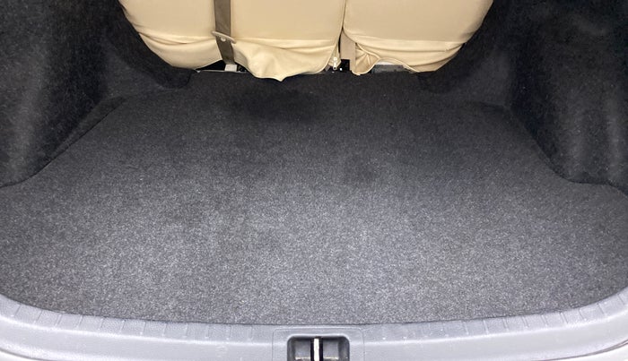 2016 Toyota Corolla Altis VL CVT PETROL, Petrol, Automatic, 76,370 km, Boot Inside