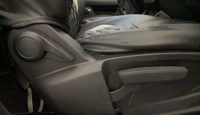 2025 Tata PUNCH Adventure Plus, Petrol, Manual, 11,640 km, Driver Side Adjustment Panel