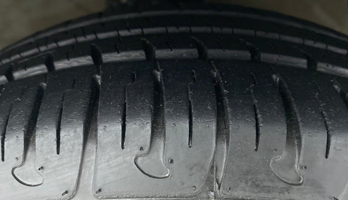 2014 Hyundai Xcent S 1.2, Petrol, Manual, 40,424 km, Right Front Tyre Tread
