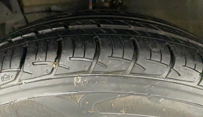 2017 Maruti Ciaz DELTA 1.4 MT PETROL, Petrol, Manual, 48,812 km, Left Front Tyre Tread