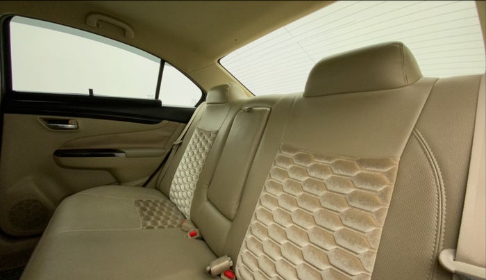 2017 Maruti Ciaz DELTA 1.4 MT PETROL, Petrol, Manual, 48,812 km, Right Side Rear Door Cabin