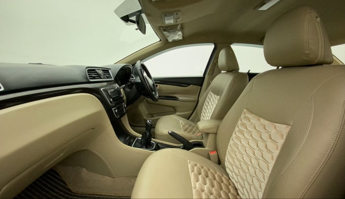 2017 Maruti Ciaz DELTA 1.4 MT PETROL, Petrol, Manual, 48,812 km, Right Side Front Door Cabin