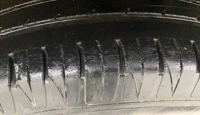 2016 Maruti Vitara Brezza ZDI PLUS DUAL TONE, Diesel, Manual, 61,834 km, Left Front Tyre Tread