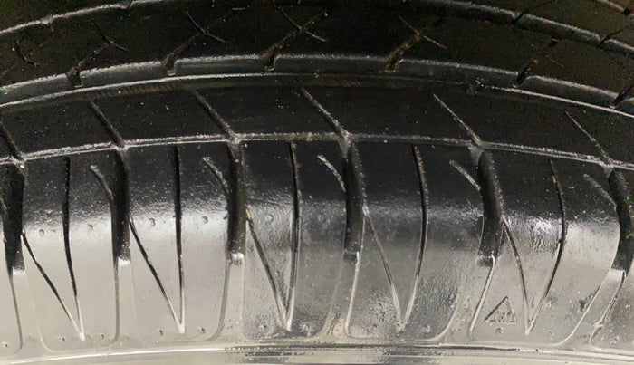 2016 Maruti Vitara Brezza ZDI PLUS DUAL TONE, Diesel, Manual, 61,834 km, Right Front Tyre Tread