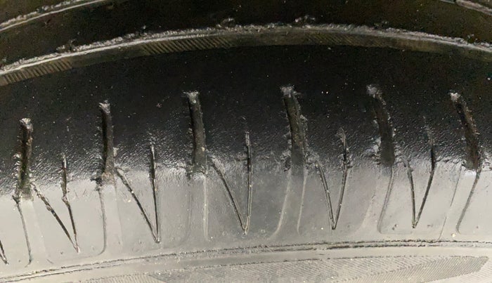 2016 Maruti Vitara Brezza ZDI PLUS DUAL TONE, Diesel, Manual, 61,834 km, Right Rear Tyre Tread