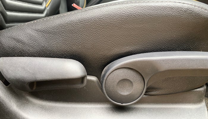 2016 Maruti Vitara Brezza ZDI PLUS DUAL TONE, Diesel, Manual, 61,834 km, Driver Side Adjustment Panel