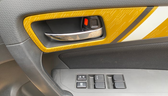 2016 Maruti Vitara Brezza ZDI PLUS DUAL TONE, Diesel, Manual, 61,834 km, Driver Side Door Panels Control