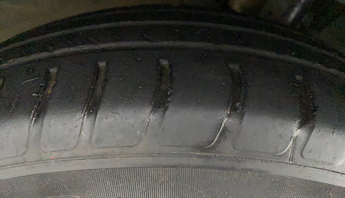 2017 Maruti Dzire VDI, Diesel, Manual, 70,922 km, Right Rear Tyre Tread