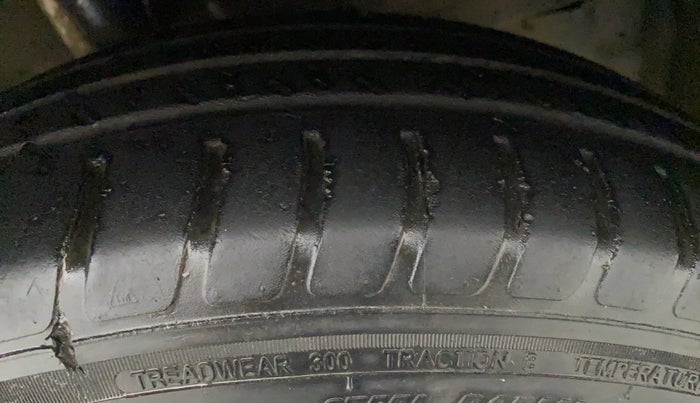 2017 Maruti Dzire VDI, Diesel, Manual, 70,922 km, Left Front Tyre Tread