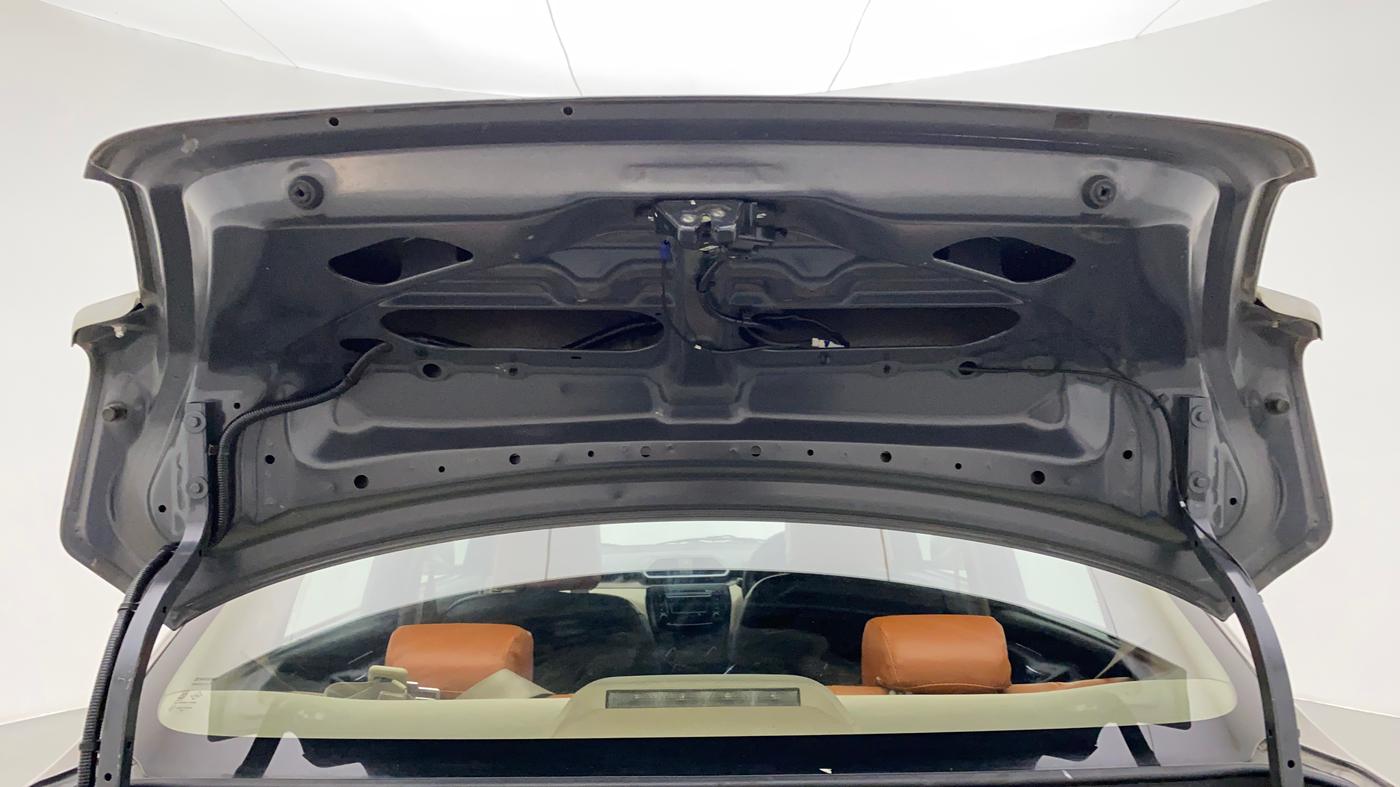 2017 Maruti Dzire VDI, Diesel, Manual, 70,922 km, Boot Door Open
