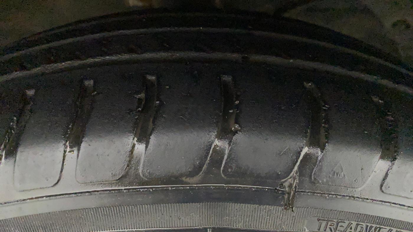 2017 Maruti Dzire VDI, Diesel, Manual, 70,922 km, Right Front Tyre Tread