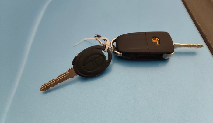 2016 Tata Tiago XZ PETROL, Petrol, Manual, 36,254 km, Key Close Up