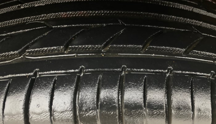 2013 Honda Brio EX MT, Petrol, Manual, 66,966 km, Left Front Tyre Tread