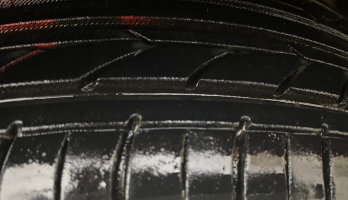 2013 Honda Brio EX MT, Petrol, Manual, 66,966 km, Right Front Tyre Tread